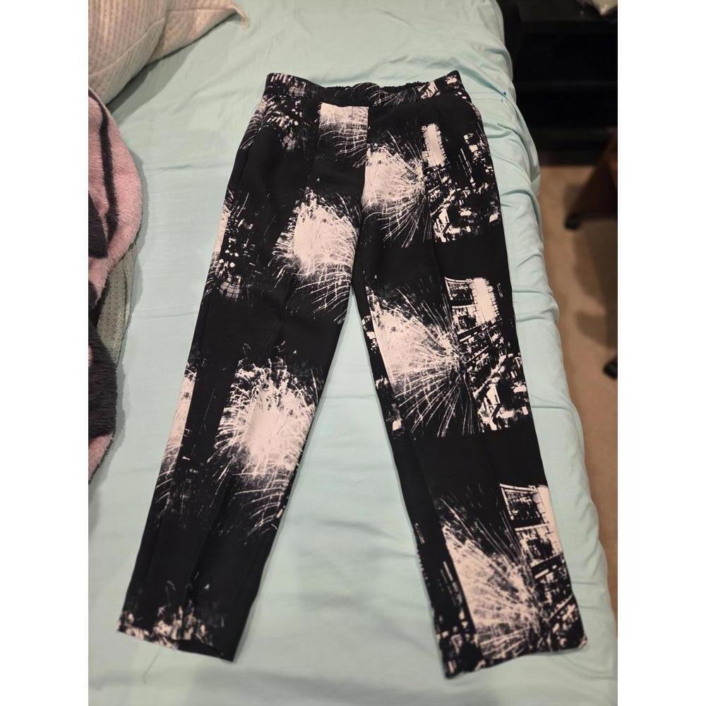 Babaton sz 2 Black and White Abstract Print Casual Pants